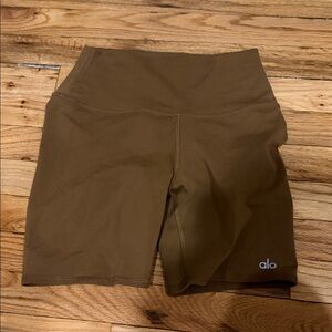 ALO Yoga Women's Chocolate Bike Shorts